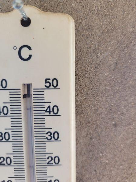 Togo Thermometer 122.jpg